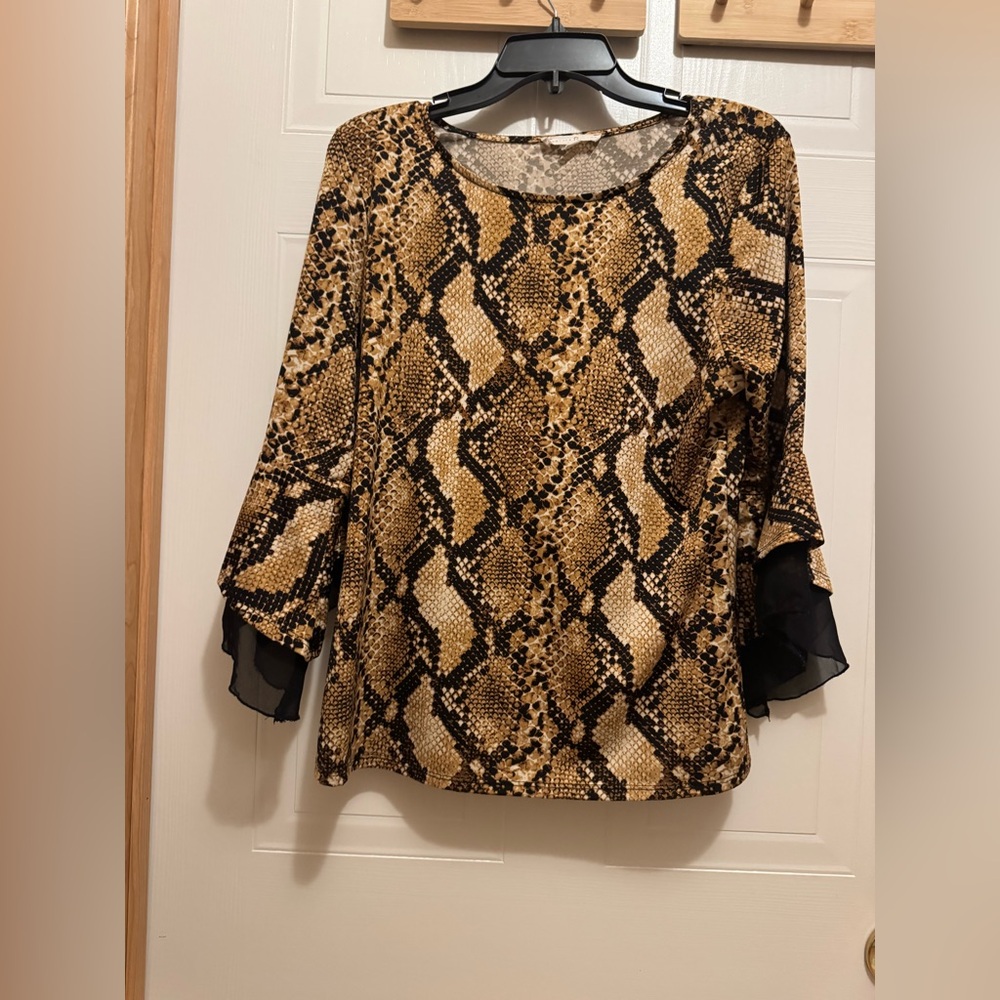 Another Reason Sz M Snake Print Top VGUC 😊😊